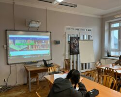 uczennica pisząca test w tle prezentacja